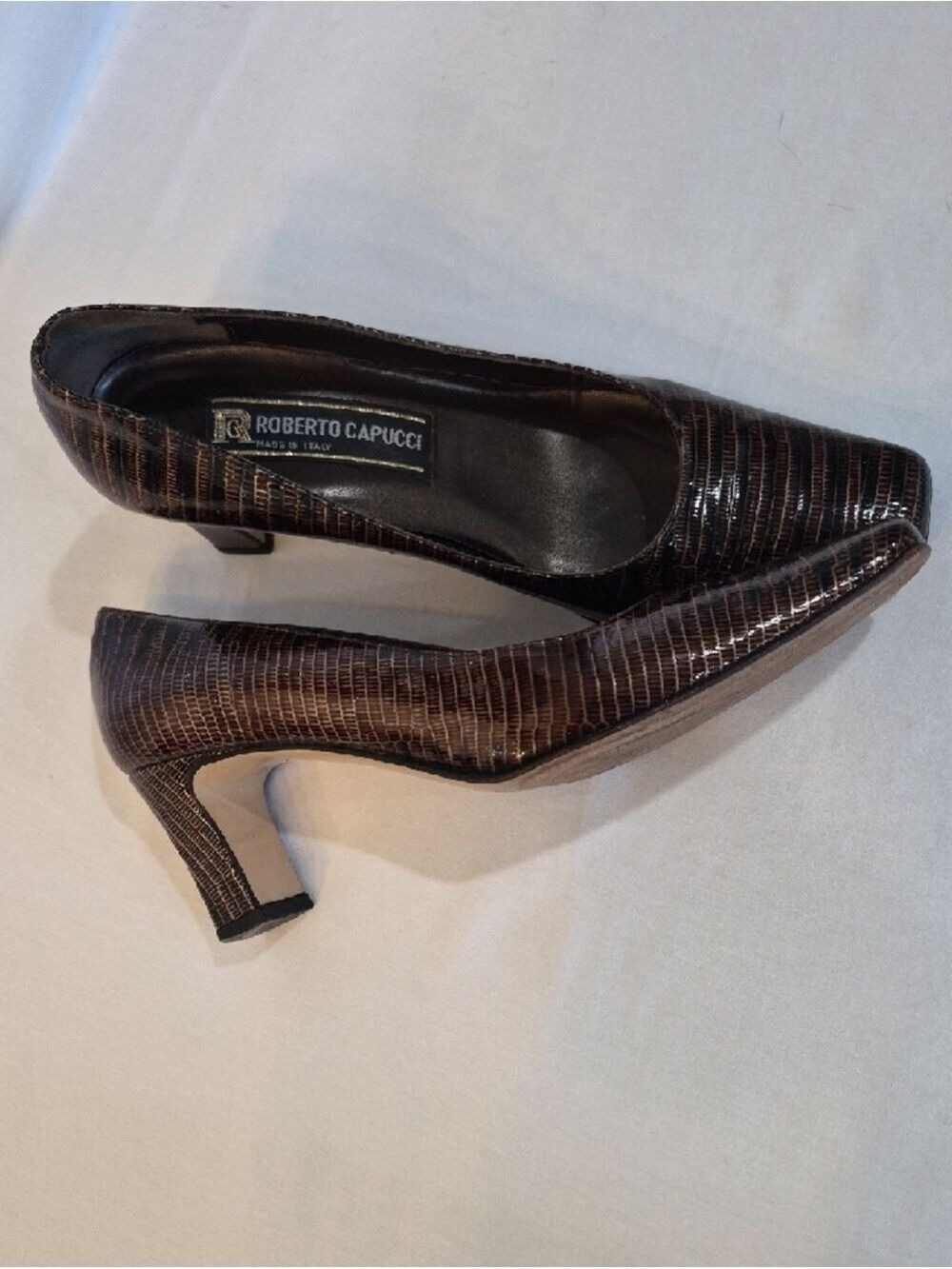 Robetro Capucci Brown Textured Leather Pumps with Low Heel - Picture 5 of 12